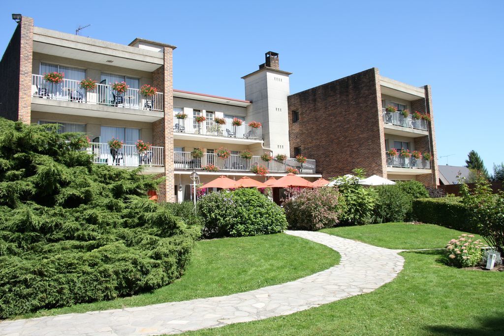 Logis Hotel & Restaurant - Le Relais De Montigny Montigny  Exterior photo